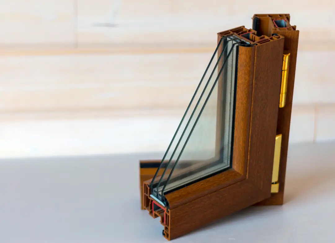 Installation de fenêtre en bois sur mesure Sainte-Agnès